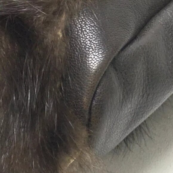 ENDI Peek-A-Boo Shoulder Bag with Fur Dark Brown - Picture 5 of 10